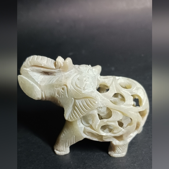 2.5" Hand Carved Soap Stone Elephant Figure With baby Inside - Picture 3 of 10